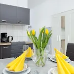 Comfortable For 3 People With Parking In By Renters Appartamento